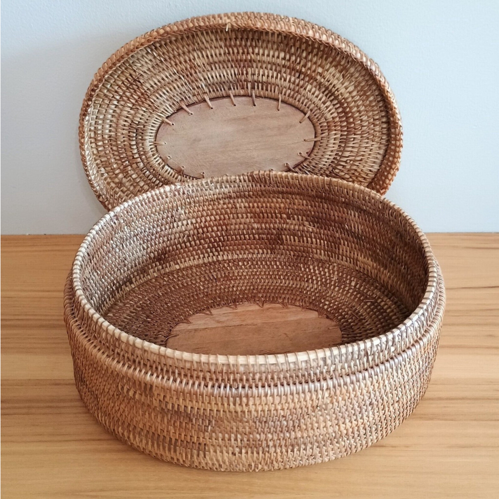 Vintage Woven Oval Rattan Basket W/ Carved Wooden Frog On Lid Indonesian - Picture 5 of 10